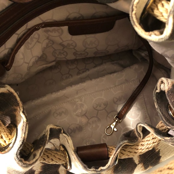 Authentic Michael Kors Tote - Picture 5 of 6